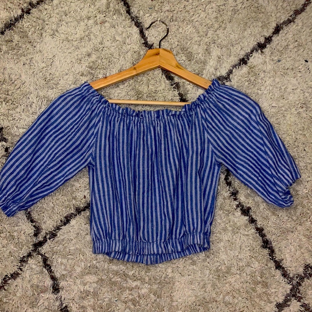 Cropped striped half sleeve shirt. Fashion nova XS